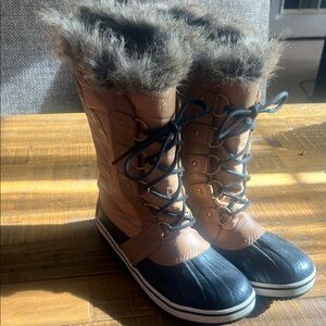 Sorel Tan and Black Winter Boots with Fur Trim